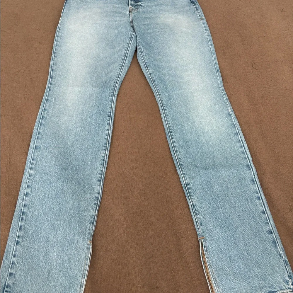 Good American Light Blue Jeans - Picture 2 of 6